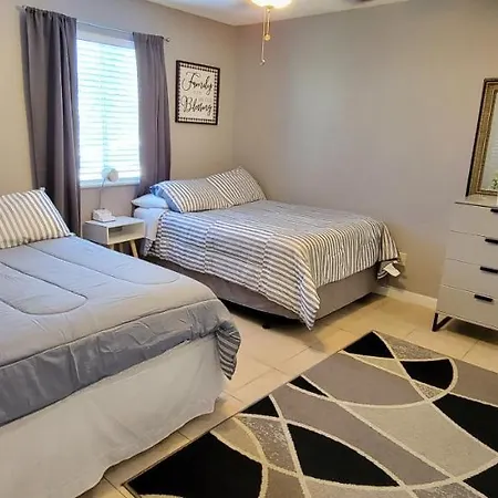 Comfy & Convenient 1Br Apartment Near Oaks Mall & Medical Center Fast Wifi
